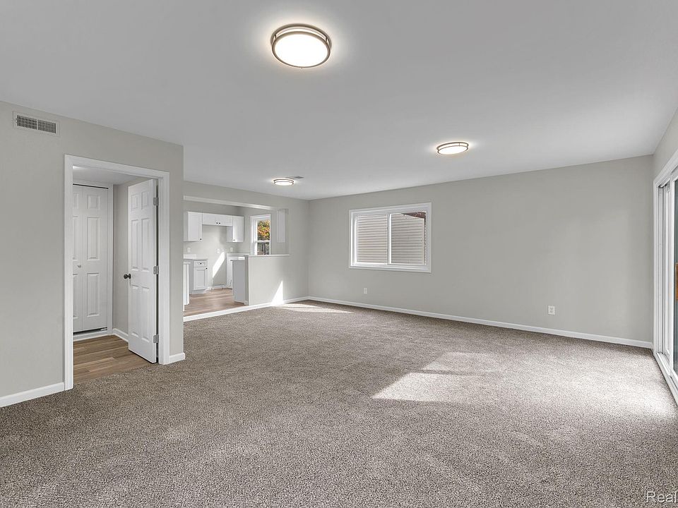 32239 Chester St, photo 12