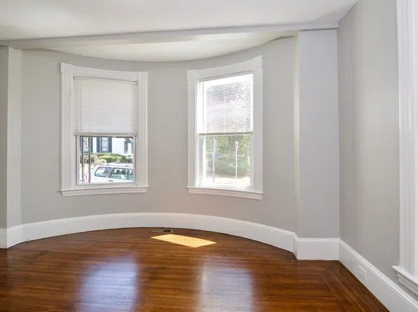 56 Mulberry St, Springfield, MA 01105