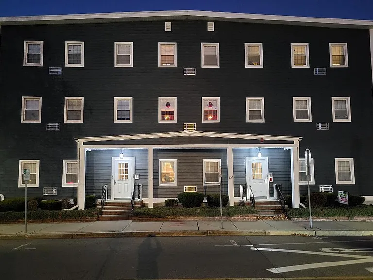 139 W Emerson St #11 — Photo 1