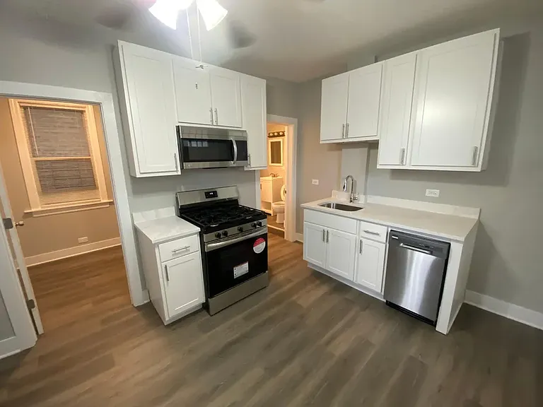 1019 W 18th St #1R — Photo 15