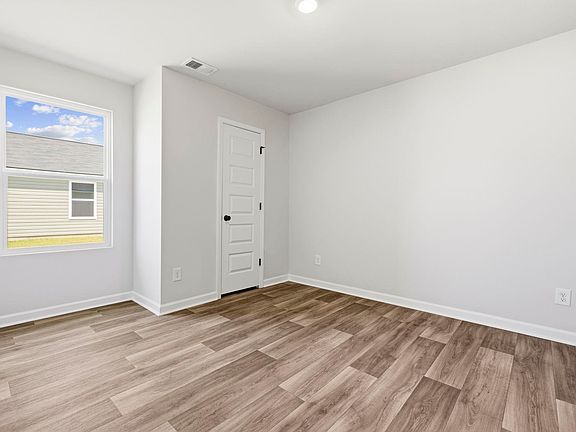 4th image of 108 Birchwood Dr.