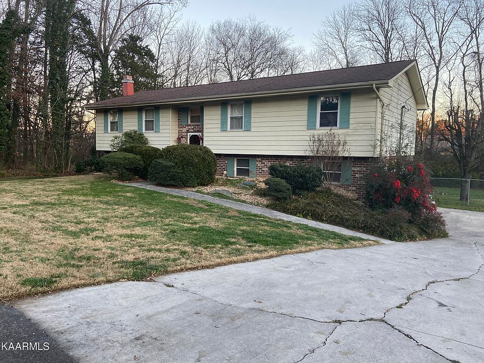 1st image of 3823 Woodcrest Cir NW