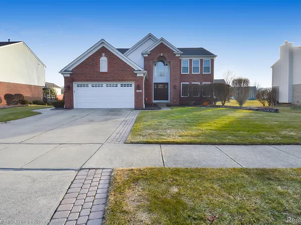 17796 Crystal River Dr, Macomb, MI 48042