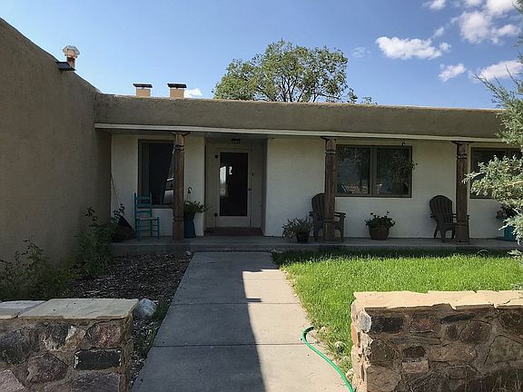 Front door/Portal & yard