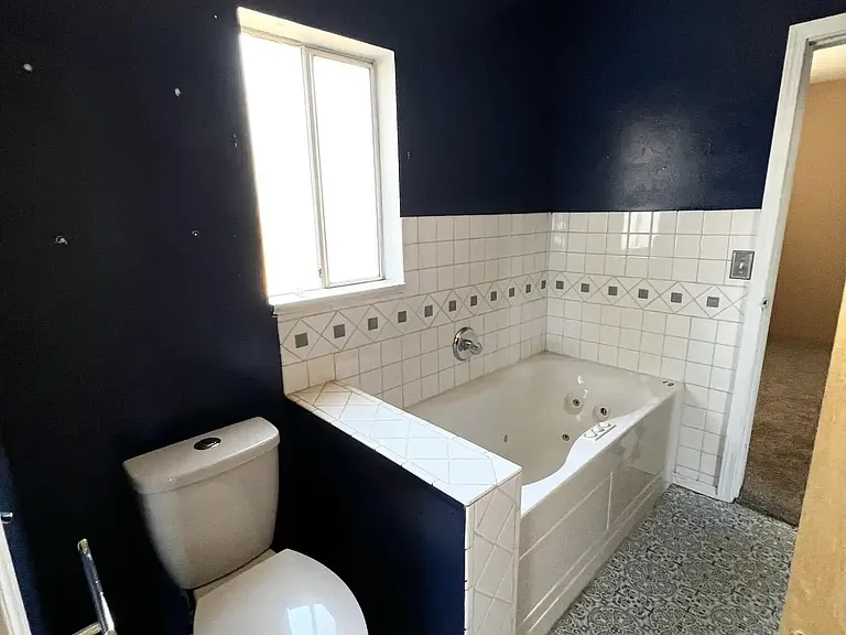 645 Churchill St — Photo 9