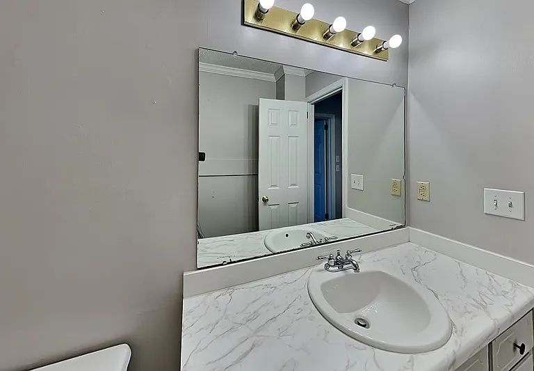 2468 Hampstead Dr — Photo 12