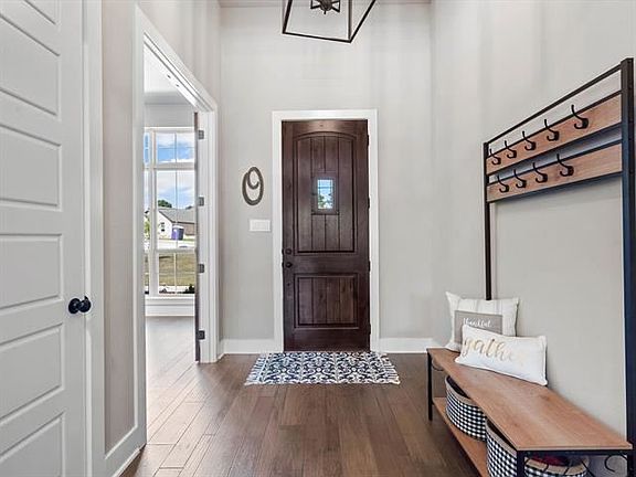 5th image of 261 Sugartree Cir