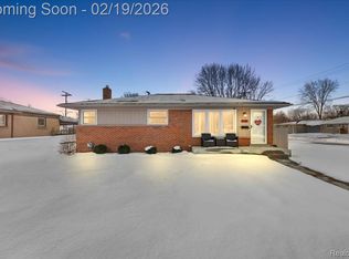 21220 Sunnyview St, Clinton Township, MI 48035