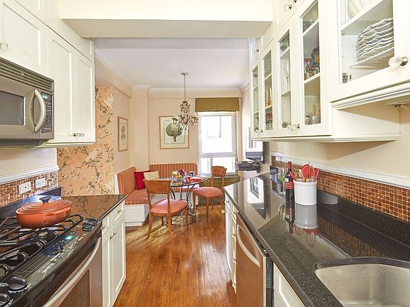 3rd image of 2 Beekman Pl APT 5E