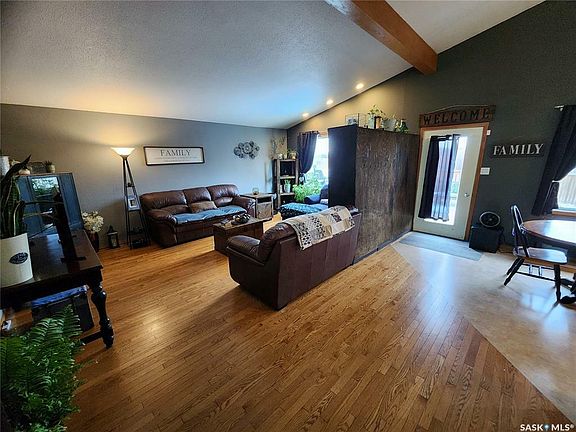 4th image of 609 3rd Ave NW