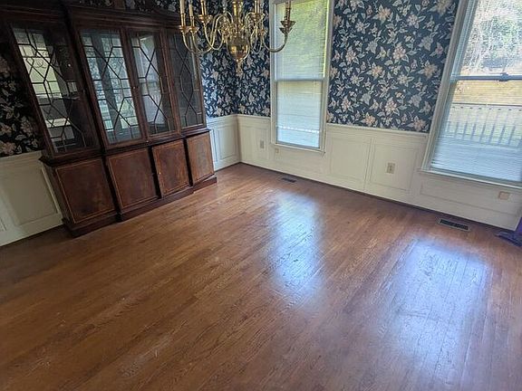 5th image of 182 37th Avenue Pl NW