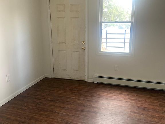 3rd image of 111 Laurel Ave Floor 1