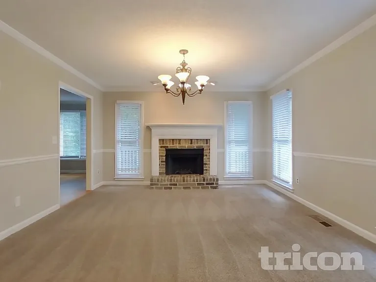 1010 Maidstone Ct — Photo 3