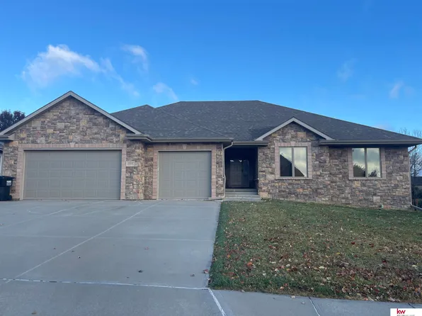 10230 Emiline St, La Vista, NE 68128