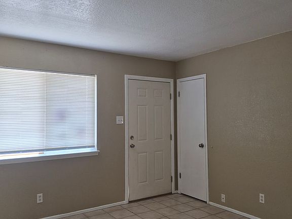 3rd image of 3217 Wellesley Ct NE APT 4