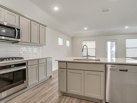4th image of 4915 Bellhurst Dr