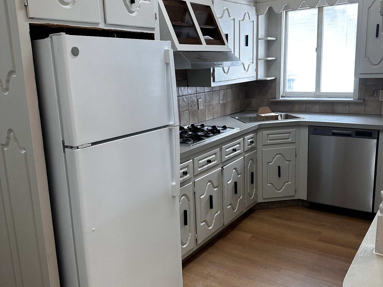 4 bed, $3,300 — Photo 1