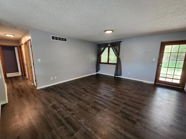 1904 Crescent Dr — Photo 5