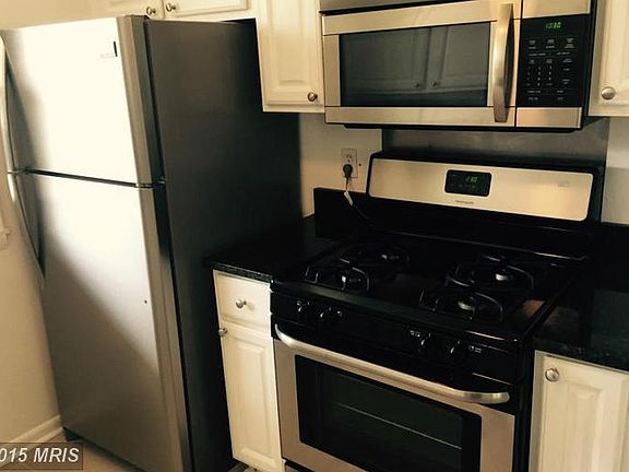 4th image of 1110 Court Revere