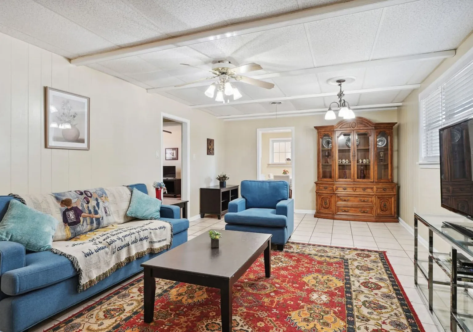 Luxurious 3-Bedroom Retreat: Your Gateway to New Orleans Fun! — Photo 1