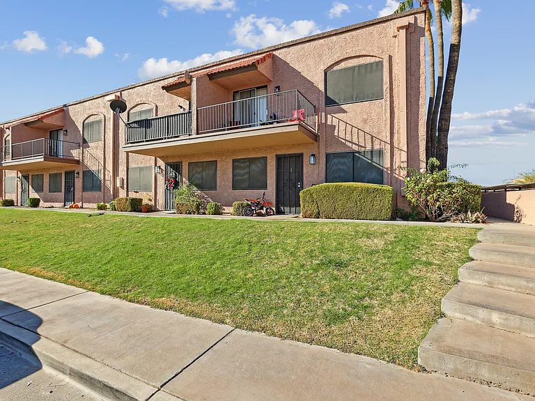 Las Palmas Townhomes — Photo 11