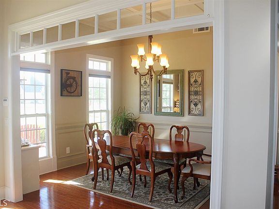 4th image of 6 White Oak Ln