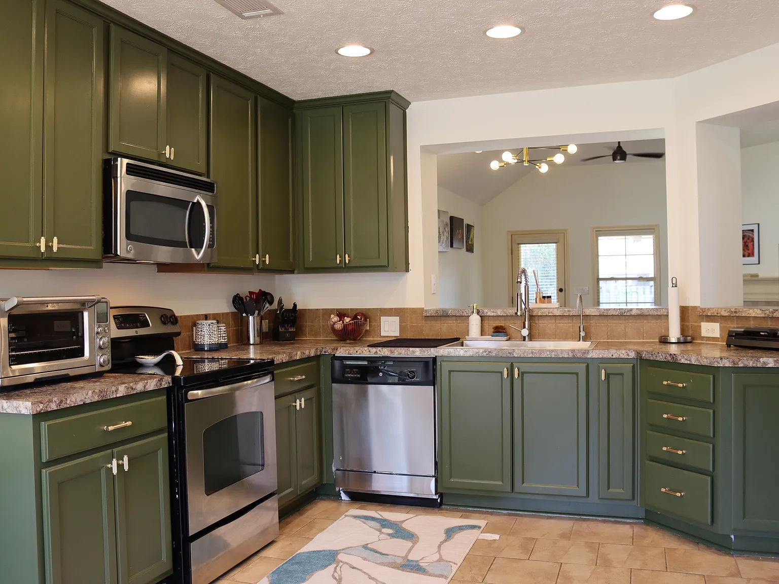 3 bed, 1546 sqft, $2,350 — Photo 4