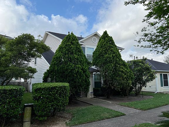 3rd image of 6131 Settlers Square Ln
