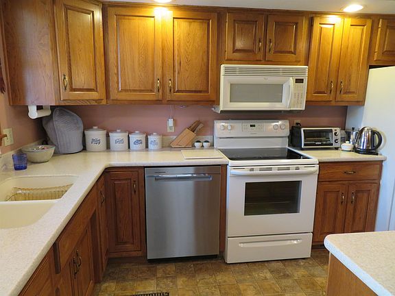 3rd image of 1425-4 Pembroke Cir