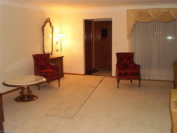5th image of 880 Belwood Dr