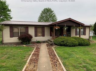312 Seigrist Rd, Letart, WV 25253