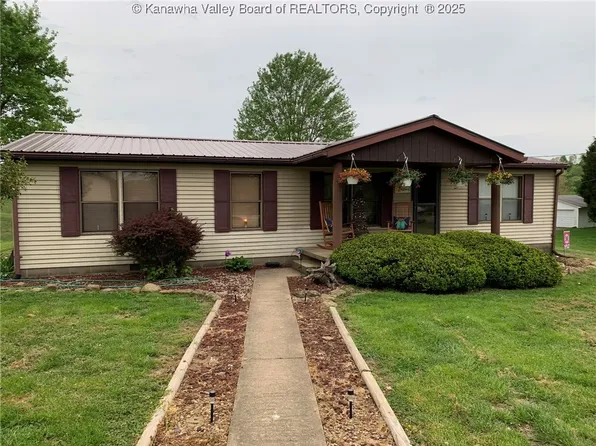 312 Seigrist Rd, Letart, WV 25253