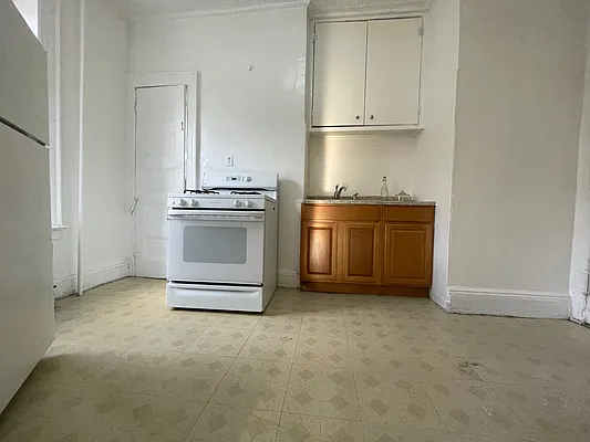 Rented by City Express Realty & Management Corp | media 6