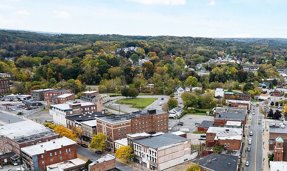 1st image of University St