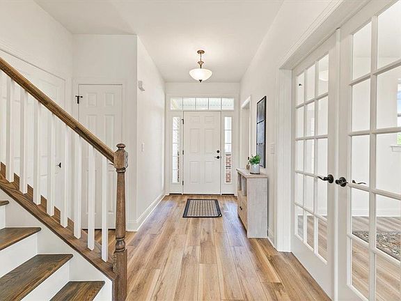 5th image of 2422 Burgundy Ln #88