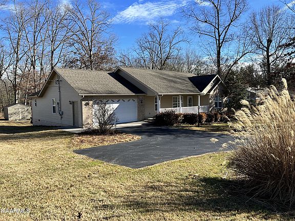 2nd image of 575 Mimosa Ln