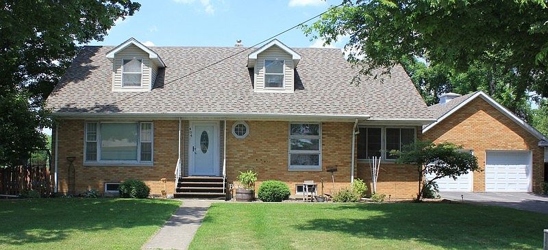 1st image of 404 Allen St