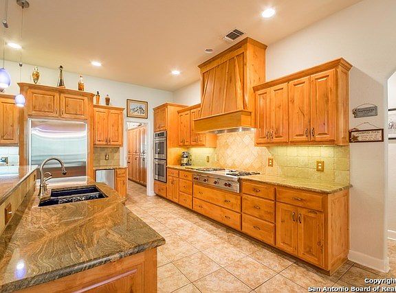 5th image of 130 Majestic Oaks Dr