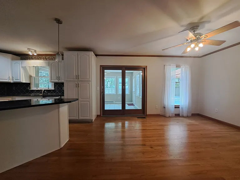 11 Roberts Rd — Photo 5