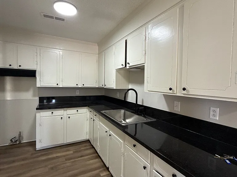 1177 Westmoreland St — Photo 3