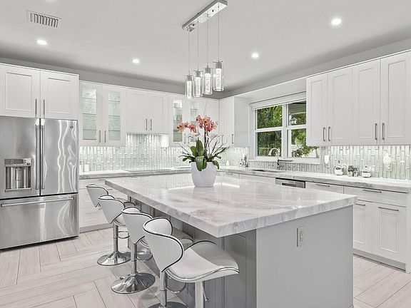 3rd image of 12253 Glenmore Drive