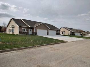 427 Stockdale Dr, Eagle Grove, IA 50533