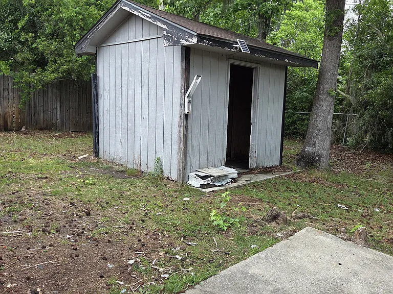945 Ruth Dr — Photo 8