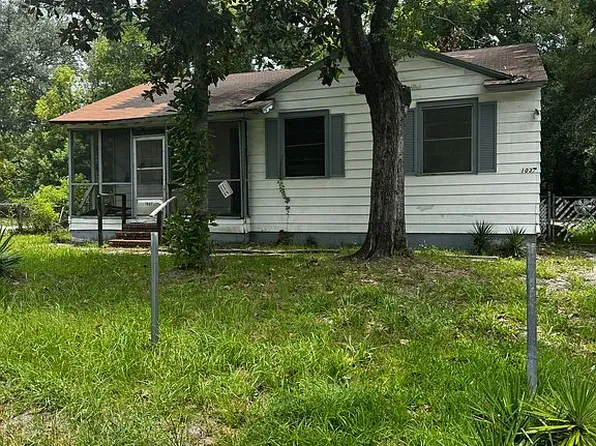 1037 Westbrook Cir W, Jacksonville, FL 32209