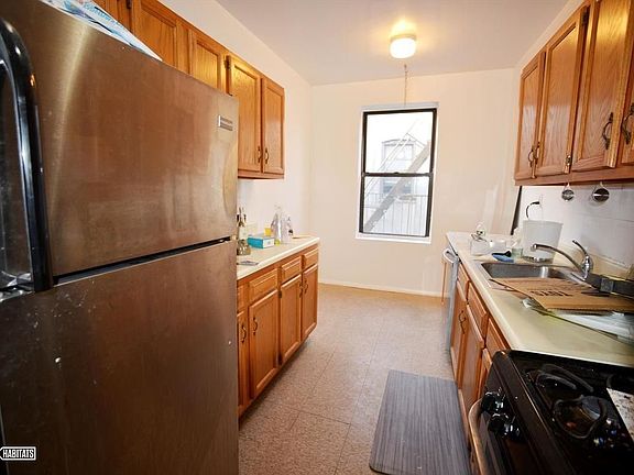 2nd image of 2808 35th St APT 6D