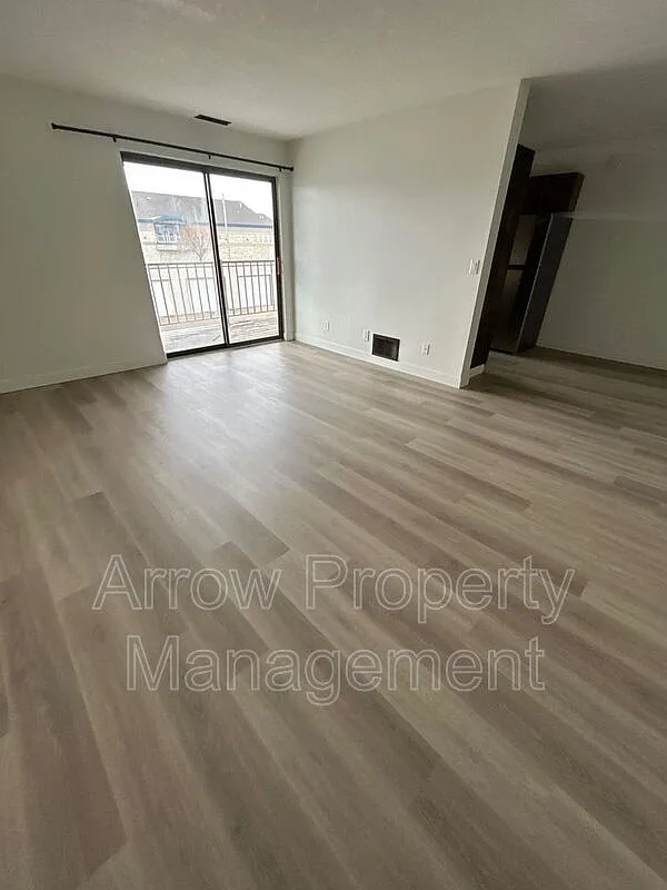 Building Photo - 201 E Arbor Ave #203E
