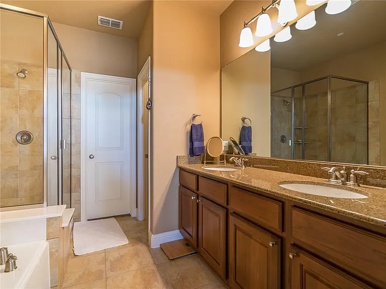 5733 Lois Ln — Photo 17