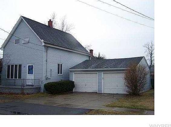 1st image of 220 Cass Ave
