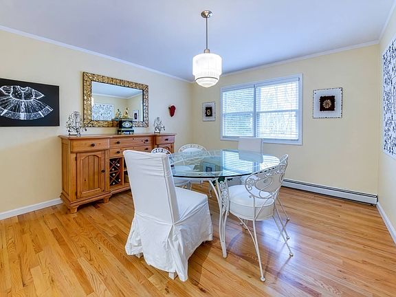 5th image of 28 Cedar Ridge Dr