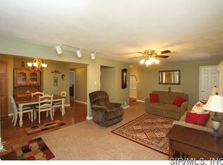 706 S Main St, Troy, IL 62294